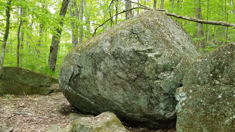 HQ shot of the Dungeon Boulder's right-side