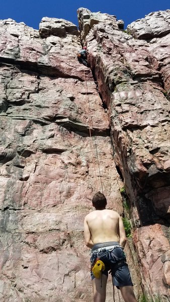 Clay staying in the dihedral crack on Jasper to practice crack technique he definitely does not get in the gym.