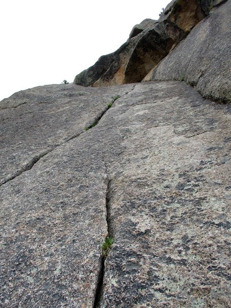 Intermittent cracks midway up pitch 2.