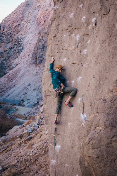 Eric Fallecker clipping on the scenic Crash Landing. Photo by April Davidson