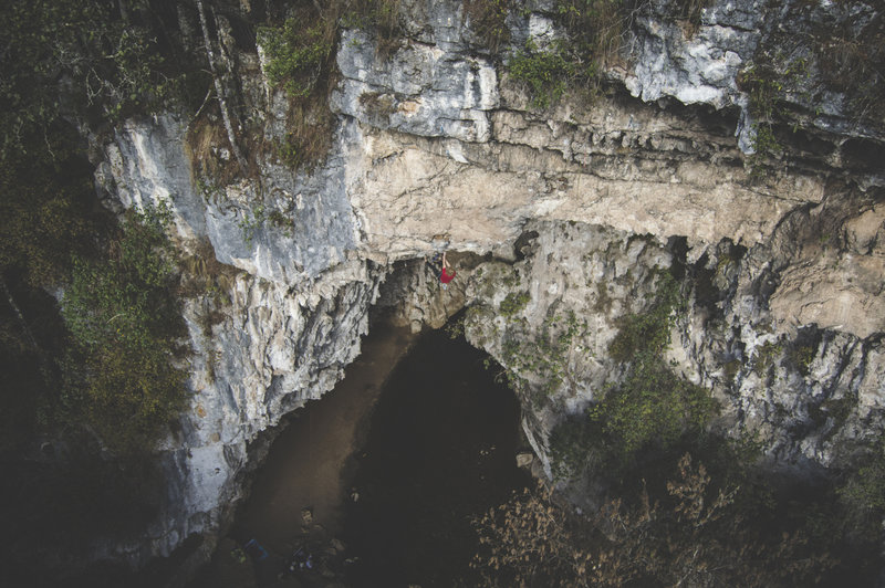Martin climbs "La Historia sin Fin", the first 5.13 of Chiapas.