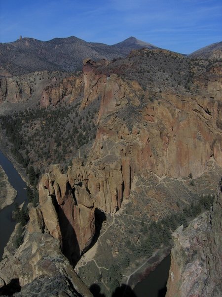 Nice view from the summit of Arrowpoint...looking past the Dihedrals over to the Monkey Face.