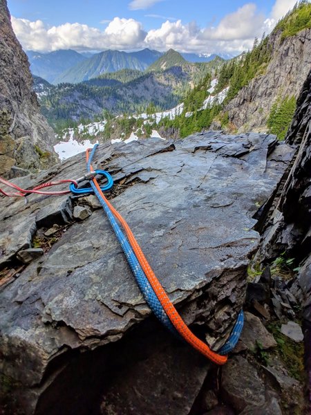 Slung block for 2nd "rap station" for direct descent from Pineapple pass. Cord only held on by tiny, razor sharp nub on back of boulder, otherwise it would slide off. Did not use, and do not recommend. Used slung tree to the north of the gully instead.