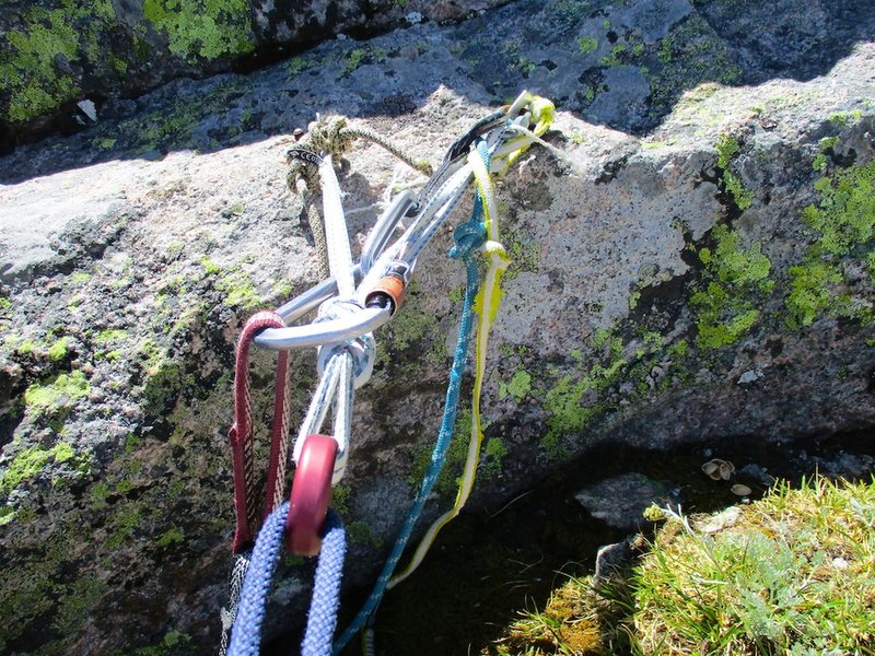 Top rappel anchor. To descend, make 7 double rope rappels of the route (P9, P7, P5, P4, P3, P2, P0).