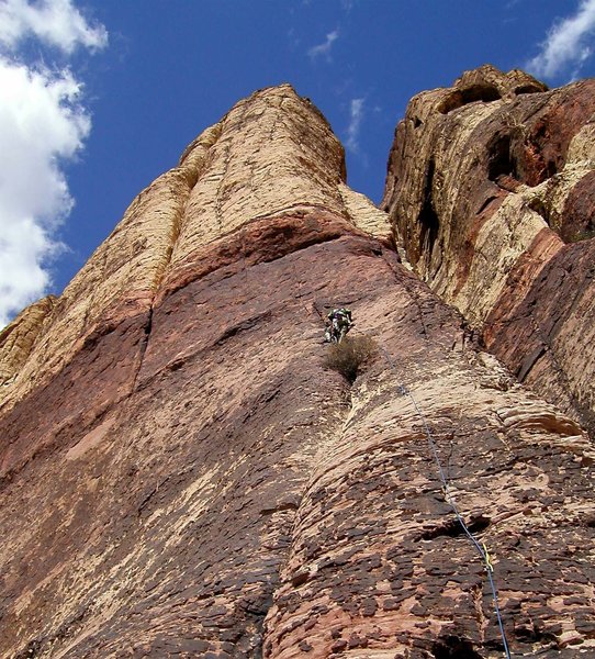 Approaching the traverse left into the prominent crack.
