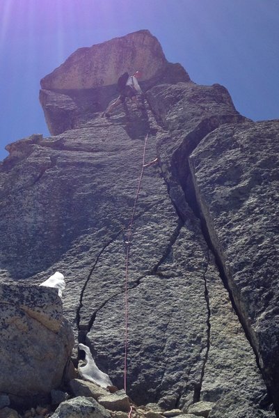 Beautiful direct line up the 'smaller first gendarme' on the North Ridge of Cutthroat. Looks hard but goes at around 5.7. Best pitch of the route and not shown in the Supertopo guide.