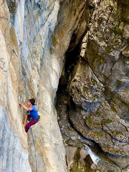 Rhys Beaudry getting onto the crux section of P2