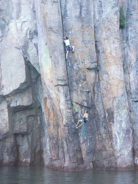 Flame and I built the bottom anchor with 2 BD#.5s and 1 BD#.75. Careful of faffing the rope into the water. We tied off a rappel line, then brought down a rope to lead the route. For top, we used a BD#1 and slung a tree about 15 feet away from the route.