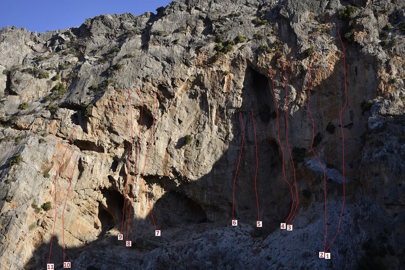 I.NORTH-WEST FACE
<br>
Here you can climb from the early morning until 3-4 p.m., the crag is in the shade in this time.