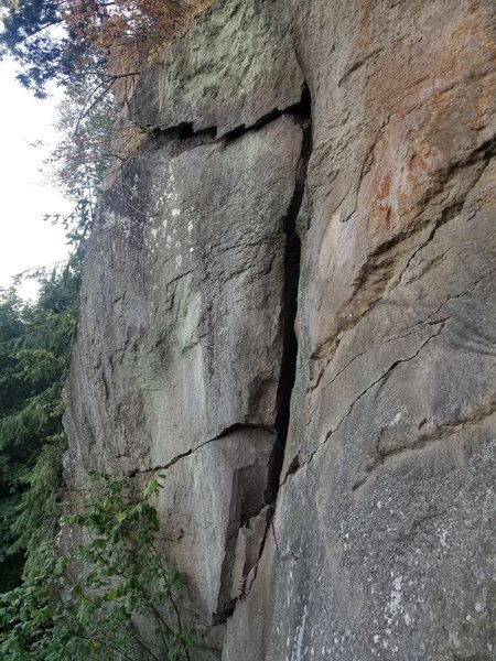 (3) The flakey crack flares open here. It will top out onto a dirty ledge