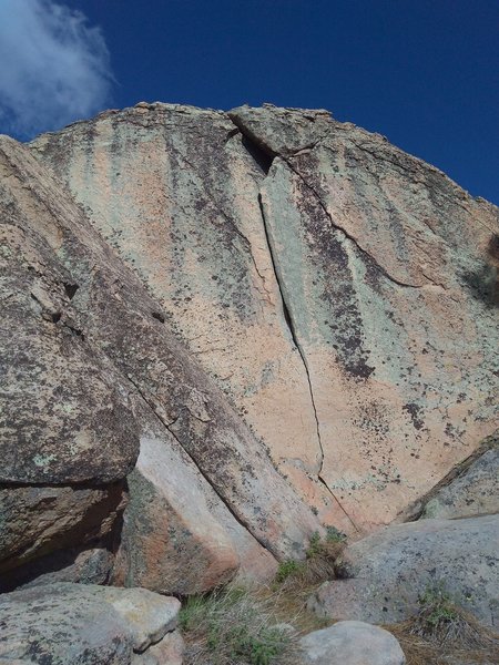 Splitter crack (5.9) on the west side of Fall of Man Wall, Holcomb Valley