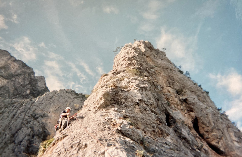 Aaron on lead, ground-up ascent of El Matador on El Bobo.