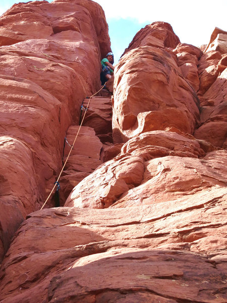 Aaron leading P1 of Regular Route, Queen Victoria, Sedona, AZ