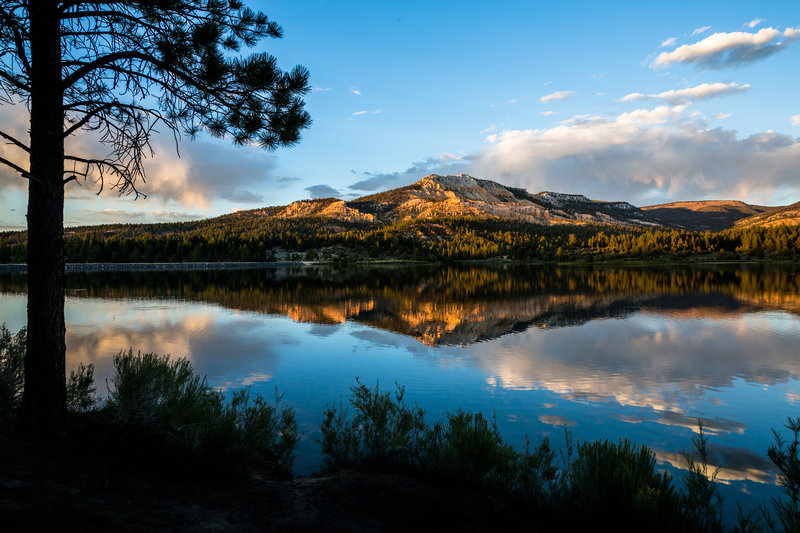 The beautiful Pine Lake on the way to the Jungle (seen on the horizon on the high right).
<br>
By David Crane.