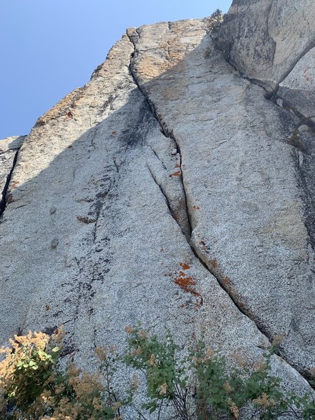 Sweet looking fingers and tips splitter at the East Cliff! Steeper than it looks. There is one rusty bolt on top. Someone should free this if it hasn't been already...