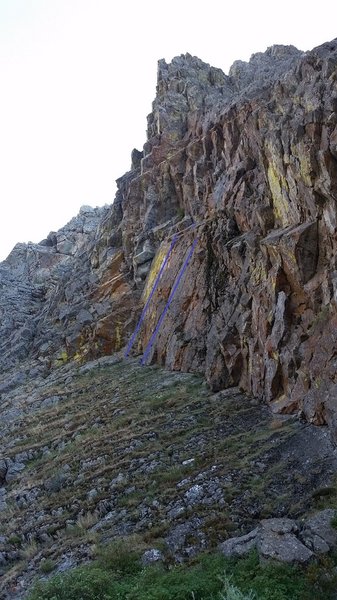 ramp to crack climbs across the road, with position of anchors (FA unknown)