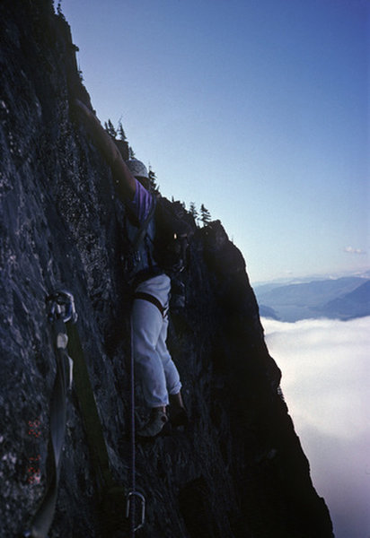 traverse pitch guye peak with valley full of fog