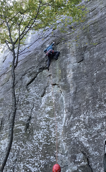 Mid-crux on Shit Hook
