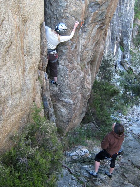 Opening moves of Bédé. Roylnn on point. Carol on belay. 30 April 2009.