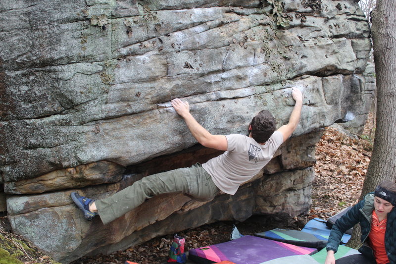 Will Asbury on Lay Me Down Traverse V2