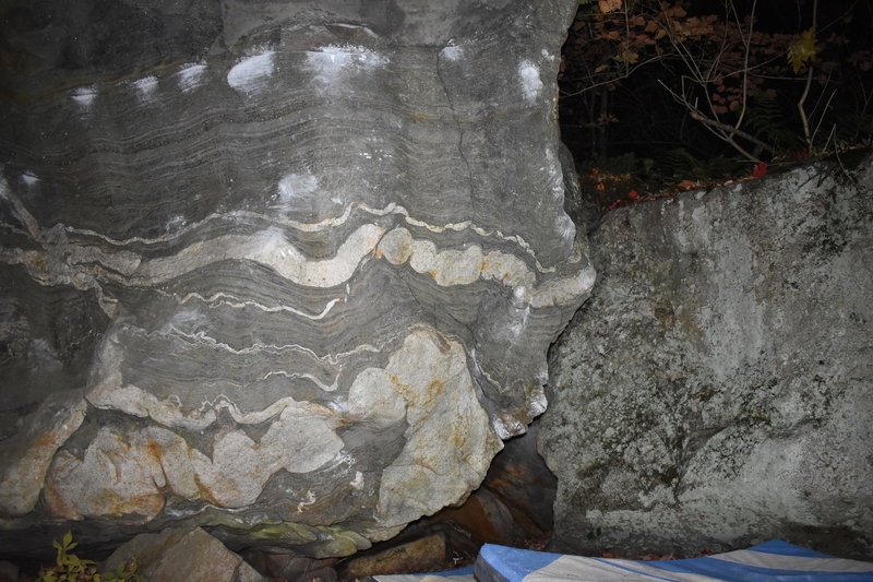 The streaks are so pretty on this boulder.