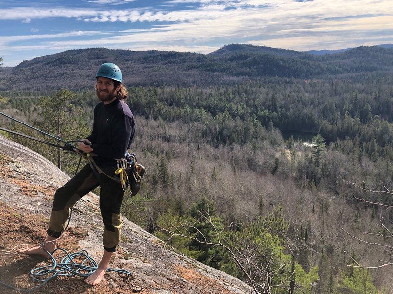 Belay from the upper large ledge