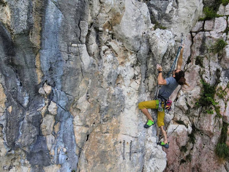 Ricardo Mercado clipping the 3rd/4th bolt