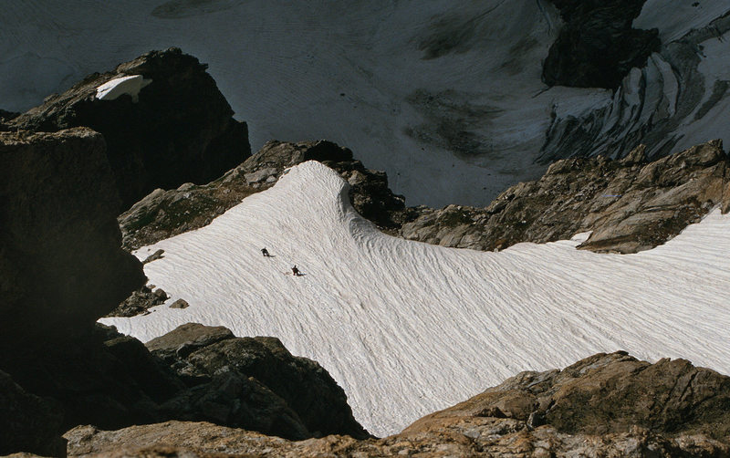 Climbers heading back to the Koven Couloir on the descent of Mt Owen in July 1990