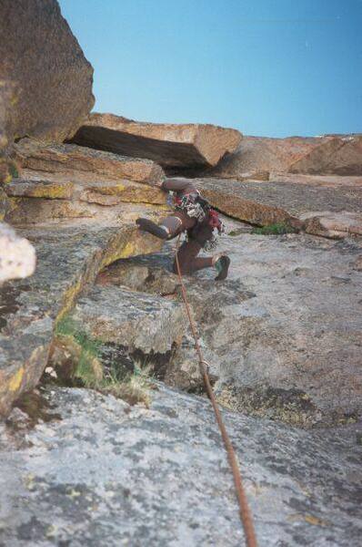 Tony Bubb leading pitch 6, approaching the famous Notch Roof on Sykes Sickle of the Spearhead (RMNP).<br>
<br>
Photo by J. Meir.
