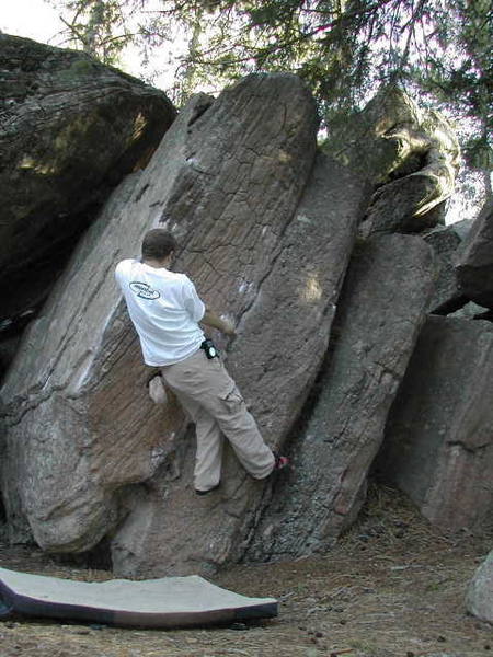 Using the crack for the hand, I guess.