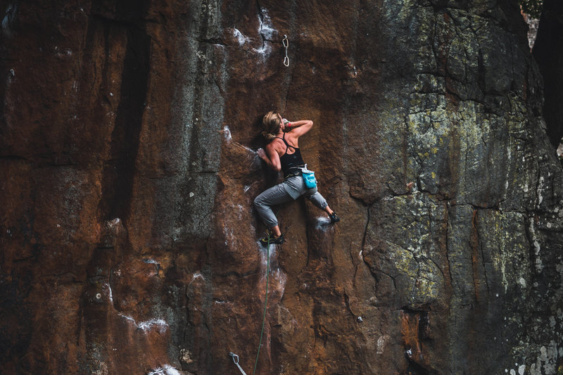 A climber on Horseshoe and Handgrenades