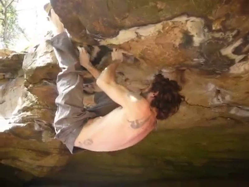 Guido setting up for the top-out on Aracnofobia