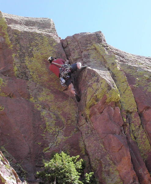 Bruno Hache cranking up to the hand crack on the second pitch.
