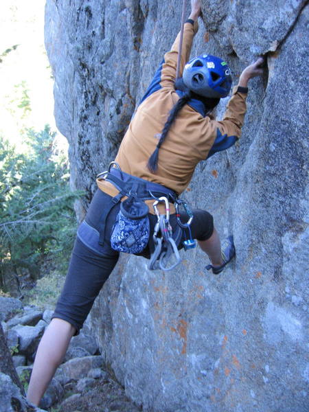 Yvonne pulling onto the wall at the start.