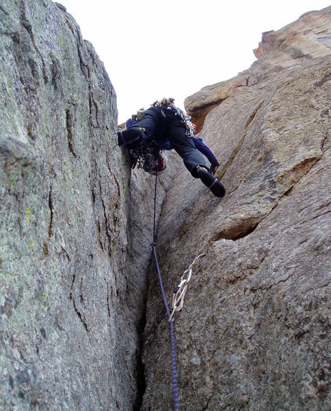 Starting up the aesthetic P4 9 pitch. I thought I'd stem my way up this, but this "stem" to a ledge on the left was my last.<br>
<br>
Photo by Luke Clarke.