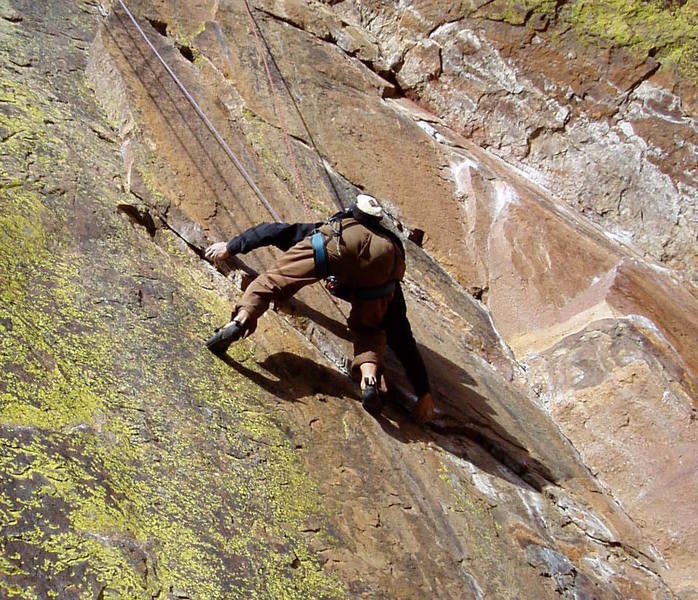 There are two good undercling holds.