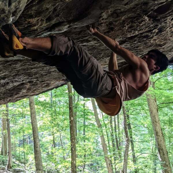 Bouldering in Junkyard Cave, The New River