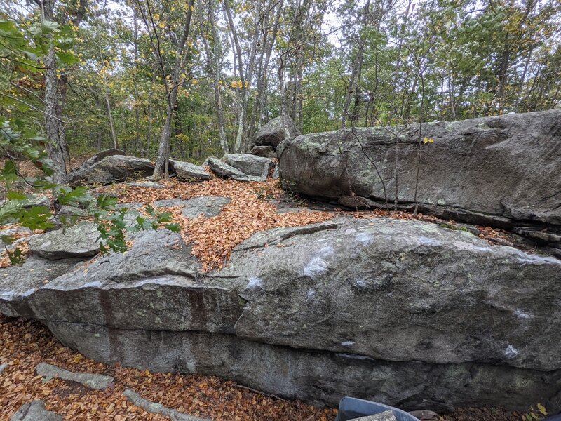 Bouldering in Summit Wall, Lincoln Woods