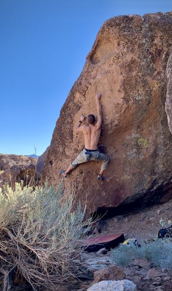 Running crimp-laps on Crispin Waddy, an underrated and overgraded V6 ...