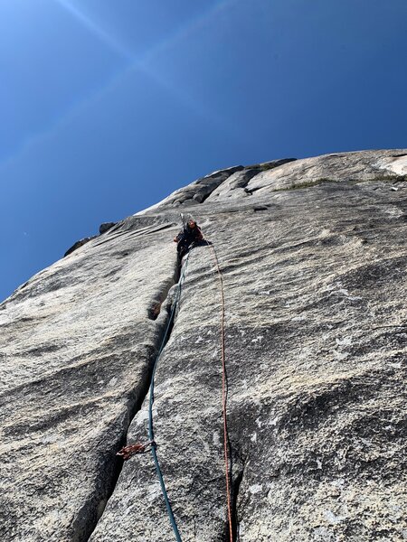 Kyle Heys leading up a great windy pitch on North Dome.