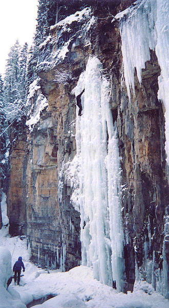 Unknown climber on mixed line next to Cascade Main Flows. 1-3-05.