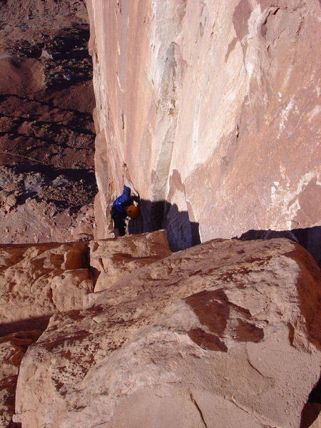 Anders stemming the crux pitch. Better you stay out of that offwidth on pitch 3.