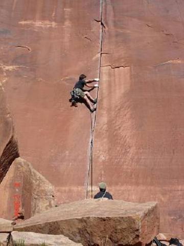 juan pablo villagra climbing Coyne<br>
photographer: Micaela Buteler