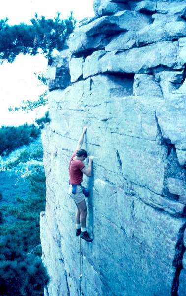 Steve s on the first lead of the Flake route. Running it to the top off a #3 rp and a swami belt.