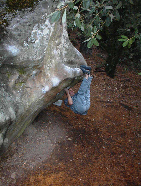 Upside down start to the 360 degree traverse. Also the start to the old Chapman traverse that ends up on mantles to the left.