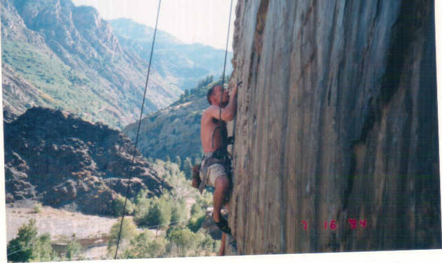 The climber is Chad Mcardle....photographer....Korbin Mcardle/climbinhi....he's midway up the run looking good.