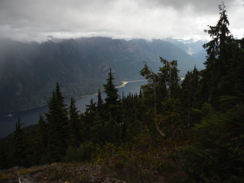 Views open up at around 1400m looking south into Buttle Lake and the southeastern Strathcona peaks.