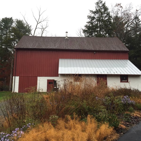 The barn at Hildacy Farm Preserve. This is what you see from the parking lot. Heading up the path takes you to the main office area, and walking into the grassy area leads down to the trails.