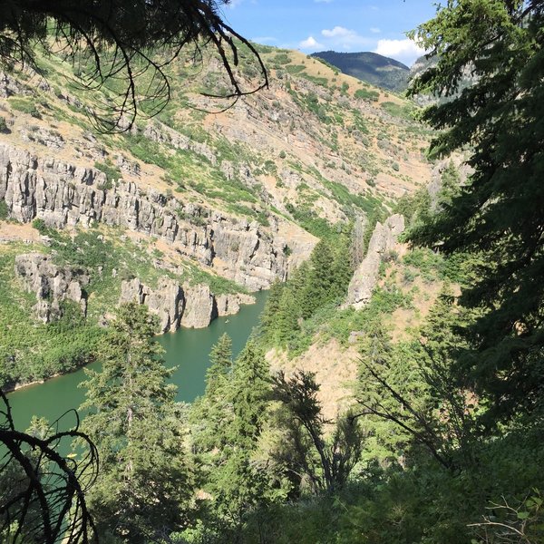 A view from the Skull Crack Trail down to Causey Reservoir.