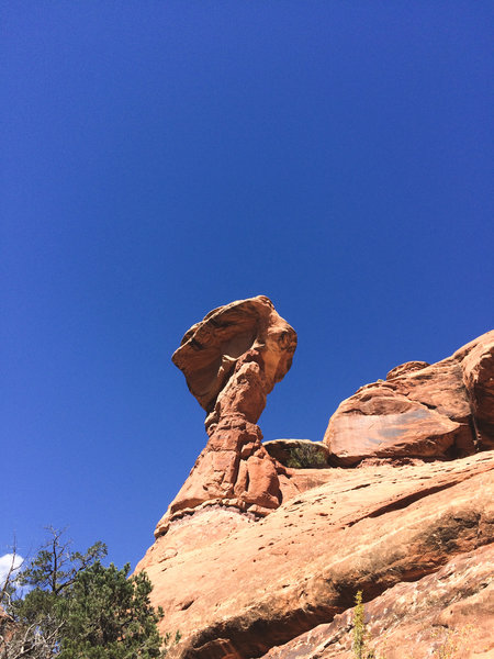 A sweet rock formation greets you as you near the ruins.